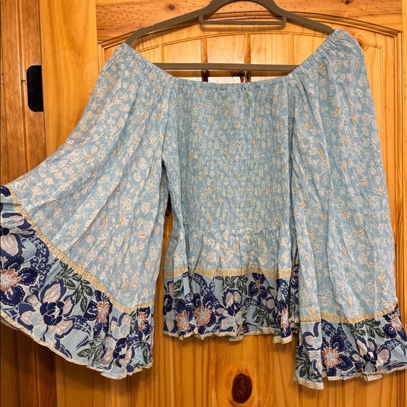 Angie floral ruffle top medium - Picture 4 of 5